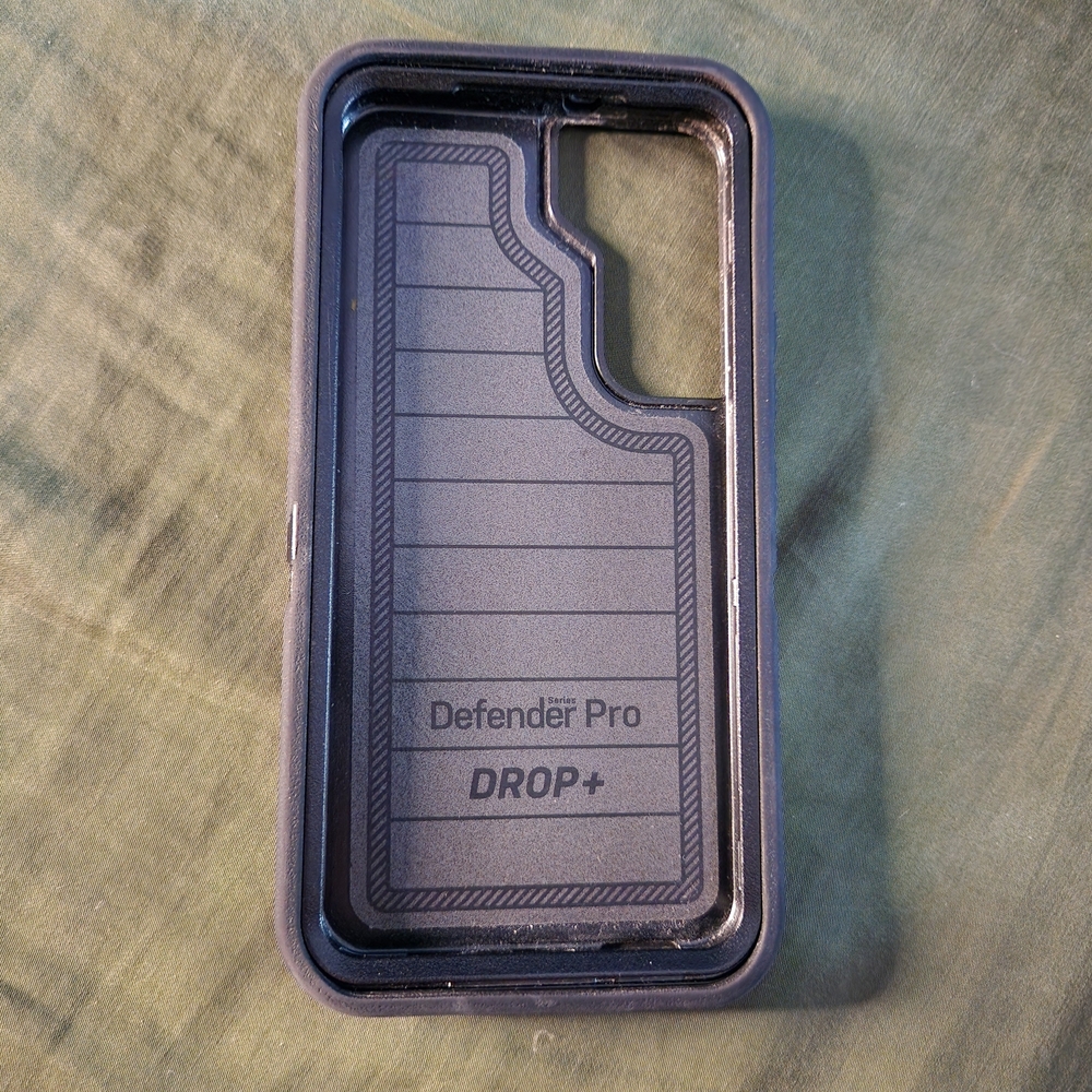 OtterBox Defender Pro Series Black Case for S22